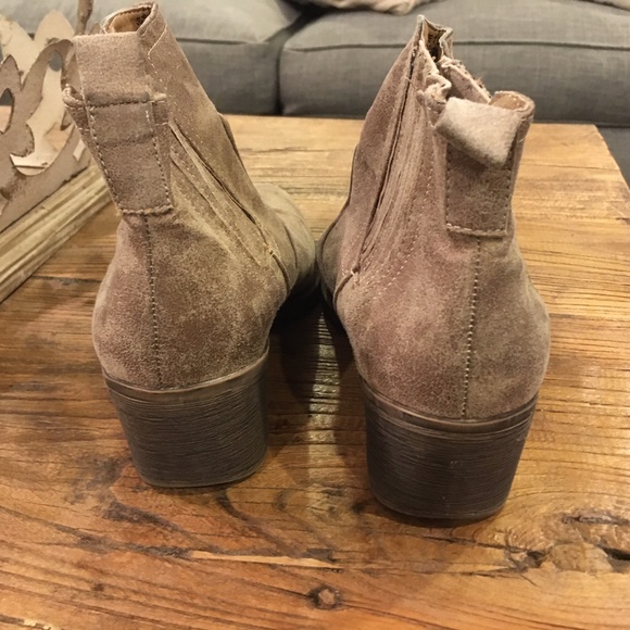 Volatile Brown Suede Ankle Booties Boots size 7.5 - Picture 4 of 6